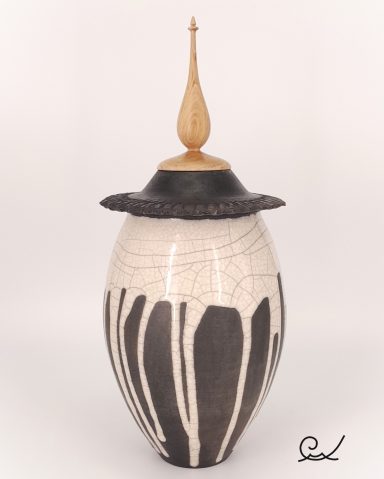Vase avec bouchon en merisier